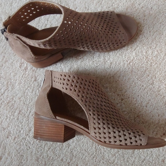 Shoes - Picture 4 of 6